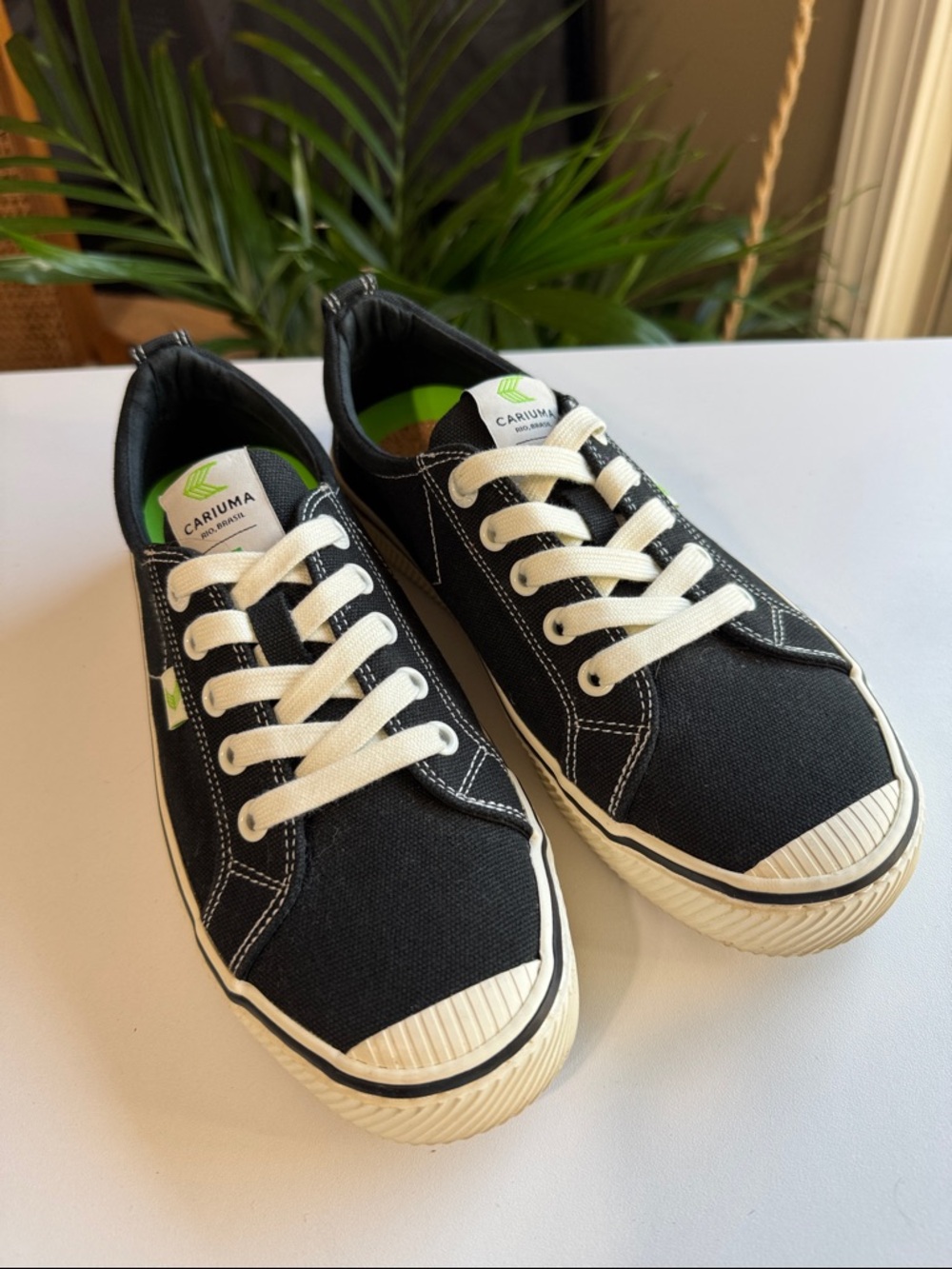 Cariuma Kids Black Canvas Sneakers with White Laces